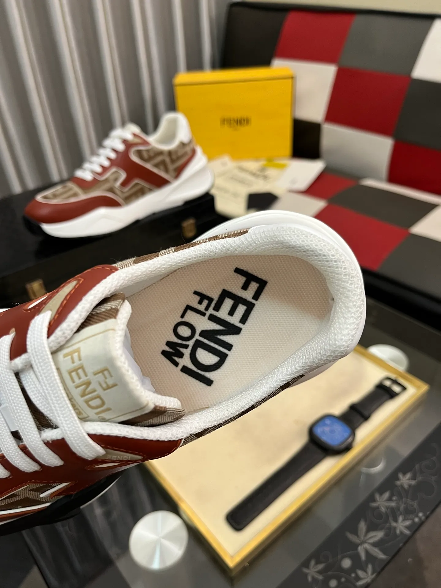 Men's men's shoes 💰560⌚️⌚️FENDI.•FENDI unique modern style sneakers. Counter purchasing🏃casual shoes😍😍 Original breathable fly-knit mesh imported from Italy (refuses to discolor and abrade feet) soles: Original soles specially provided by the original factory, super cool😍 French lazy style design ⚠️ Original quality, super comfortable and wear-resistant original soles. Code number: 38-442️⃣Colors available